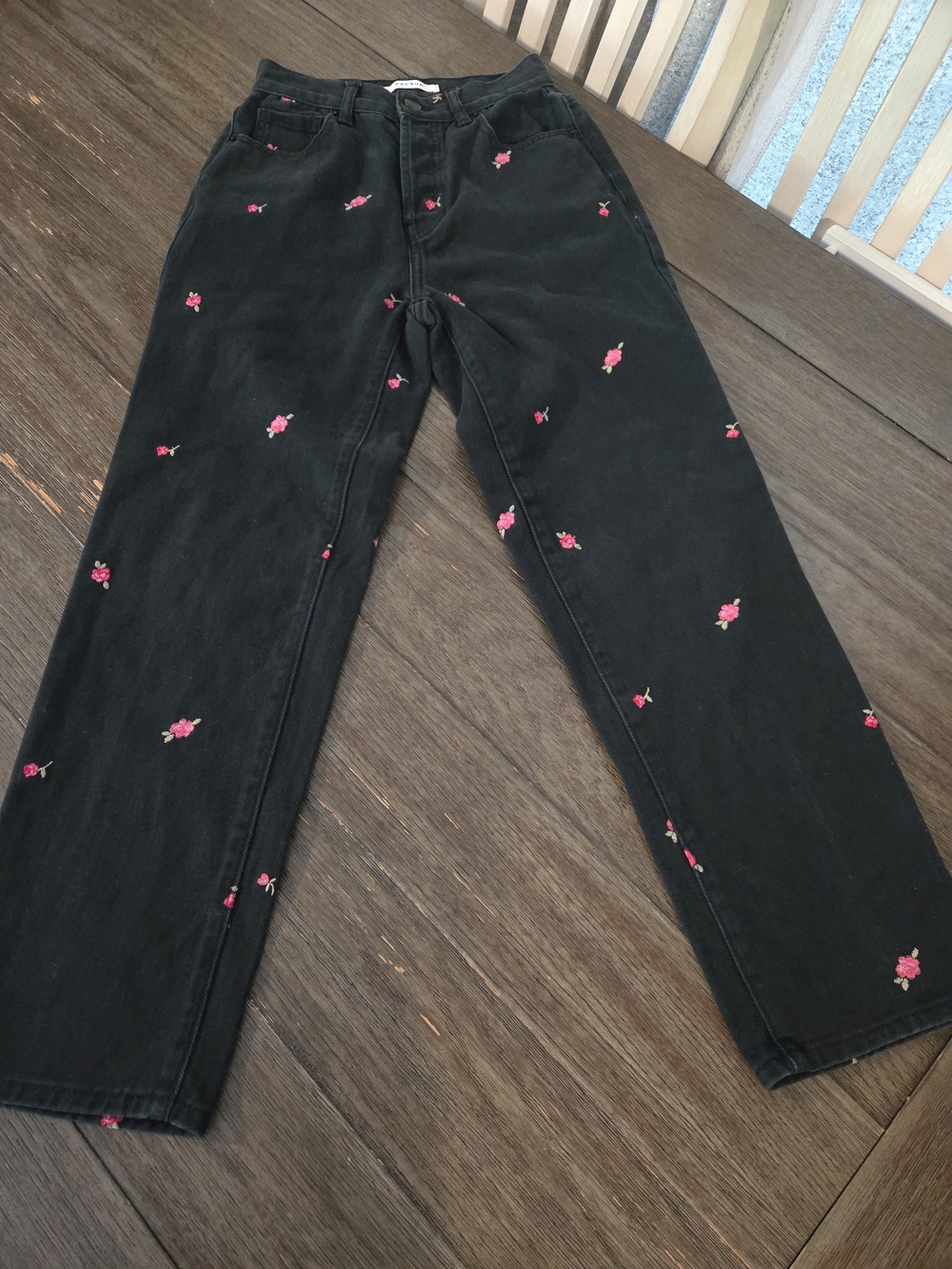 PacSun Black Pink Rose Embroidered High Rise Straight Leg Denim Jeans Sz 23 XXS